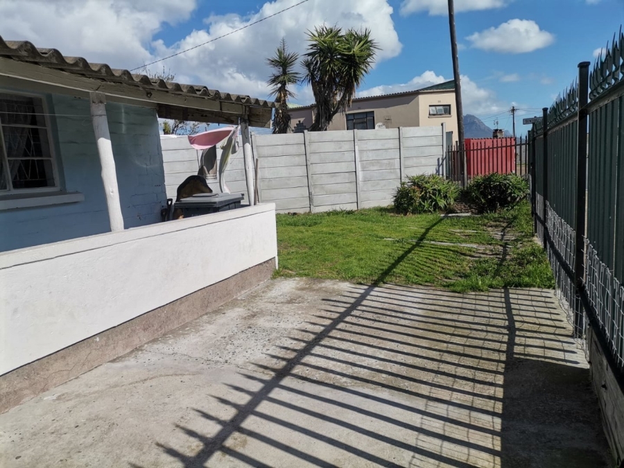 To Let 2 Bedroom Property for Rent in Heideveld Western Cape
